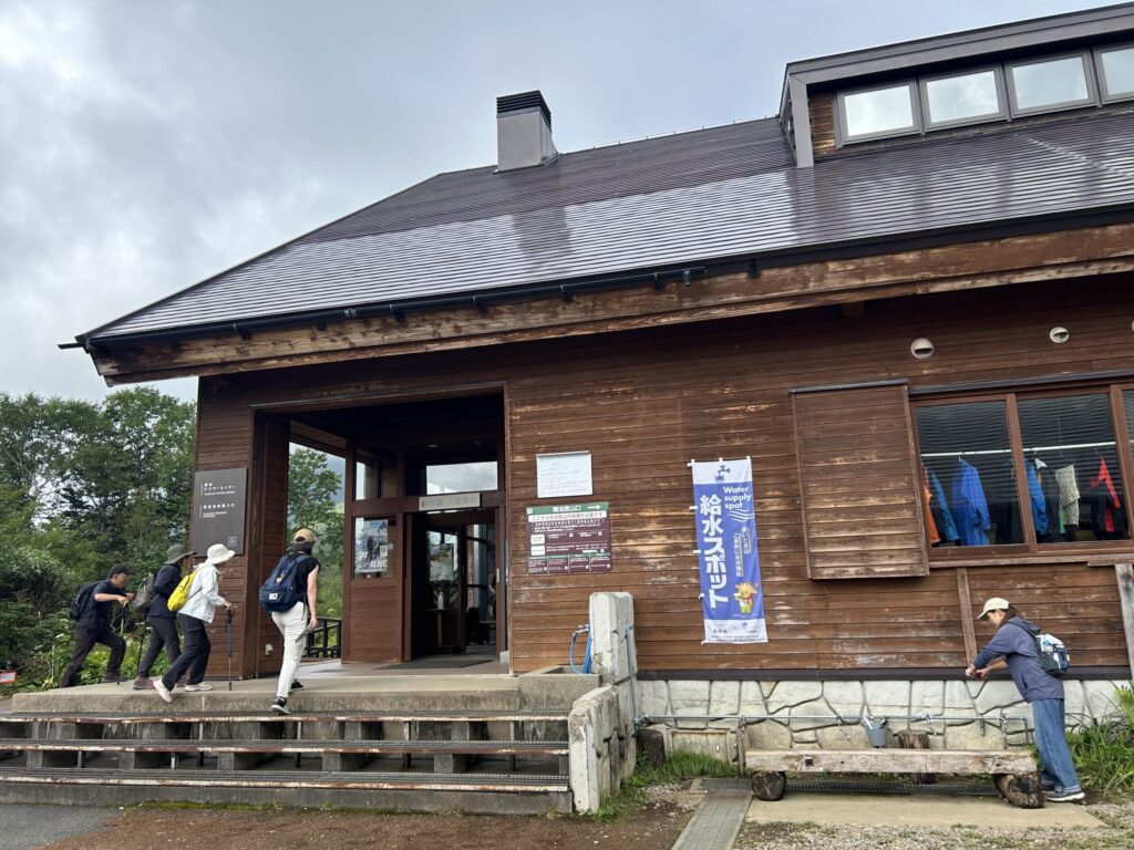 栂池自然園ビジターセンターの給水スポット