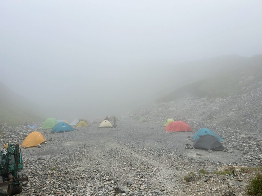 白馬岳頂宿舎テント場