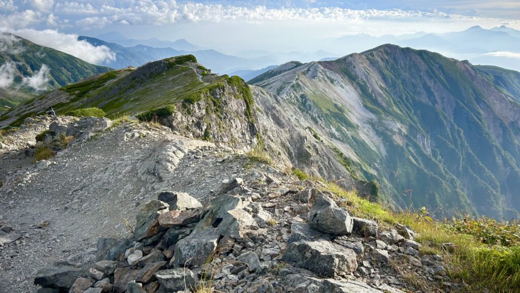 白馬岳から小蓮華山に向かう縦走路