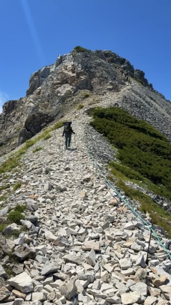 白馬岳手前の岩山